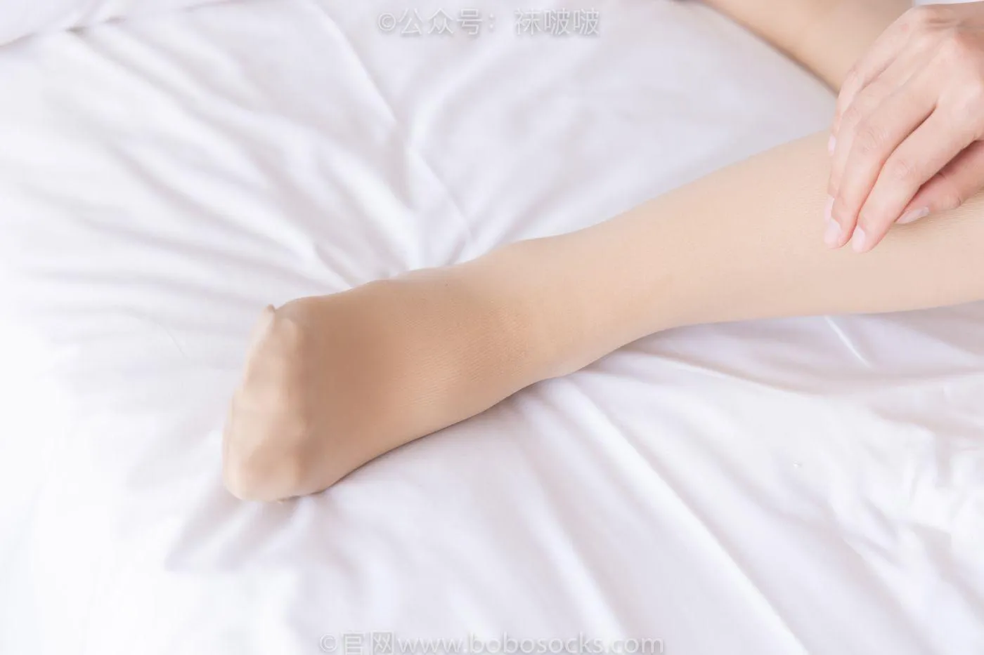 [BoBoSocks袜啵啵]NO.062 涵涵-运动鞋、白棉袜、厚肉丝 [145P]插图2